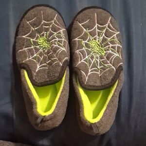 Spider Web Kids Slippers - Gray and Green